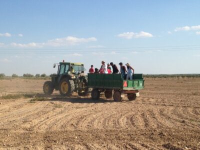 Tractor ride - Notes in Spanish.